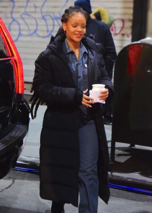 Rihanna on set of 'Oceans 8' in Times Square NYC