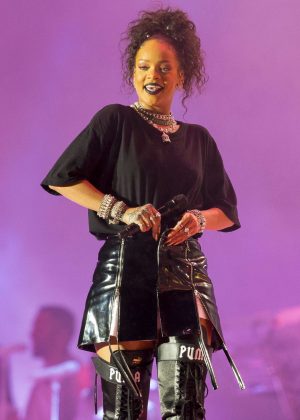 Rihanna - Performs at V Festival 2016 in Chelmsford