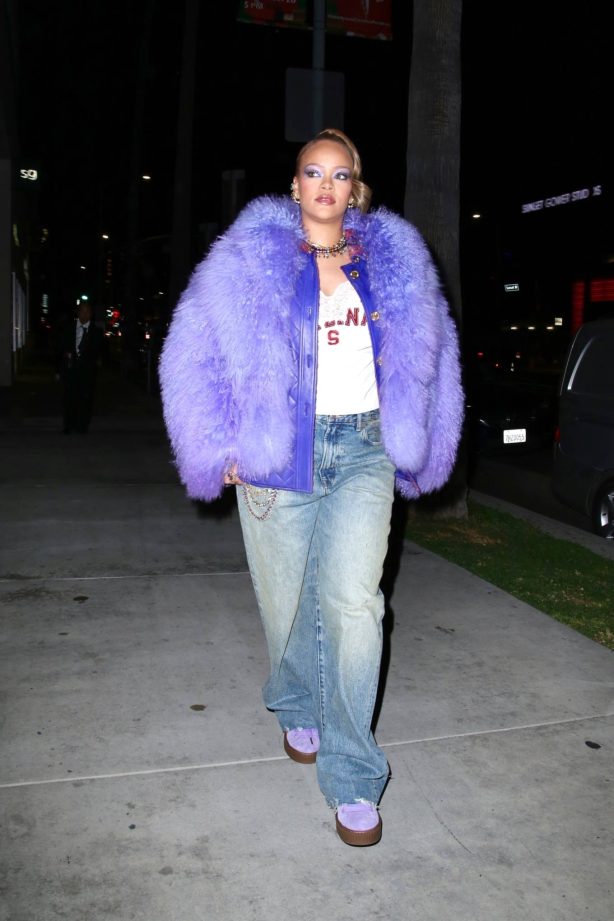 Rihanna - Rocks Fenty x Puma Avanti Sneakers at activation event in Hollywood