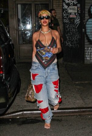Rihanna - Seen leaving New York City Night club At 5 am