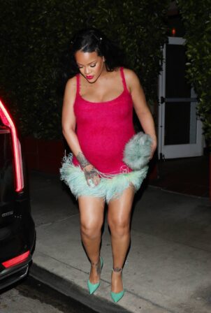 Rihanna - Seen on a late dinner with friends at Giorgio Baldi in Santa Monica