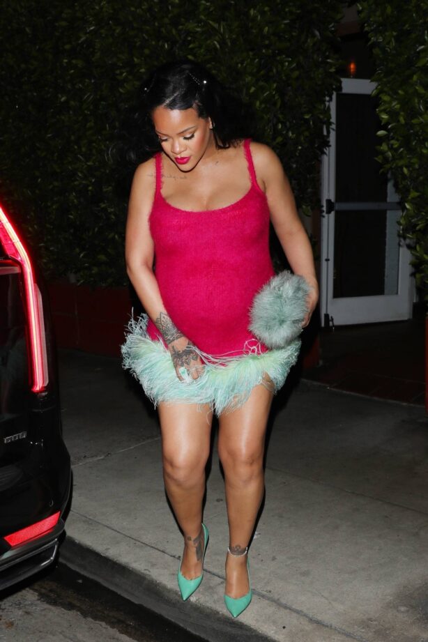 Rihanna - Seen on a late dinner with friends at Giorgio Baldi in Santa Monica