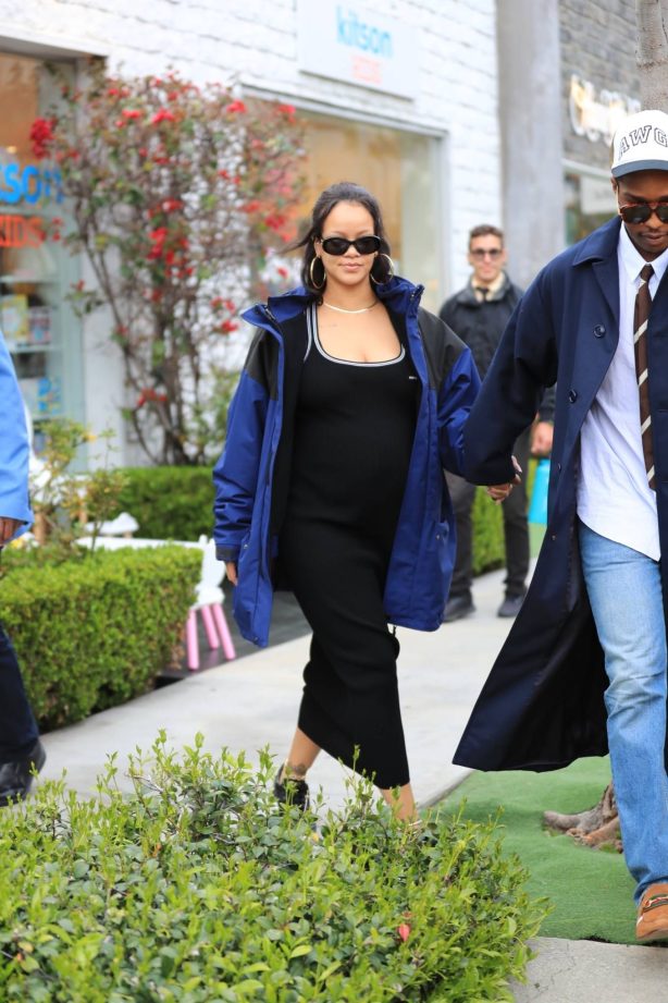 Rihanna - Shopping candids at Kitson kids in Beverly Hills