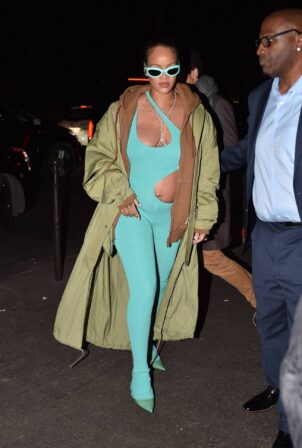 Rihanna - Spotted at Caviar Kaspia in Paris