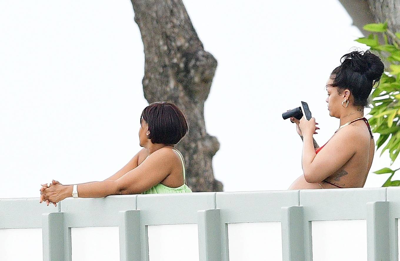 Rihanna 2022 : Rihanna – With boyfriend ASAP Rocky and her Mum on holiday in Barbados-03