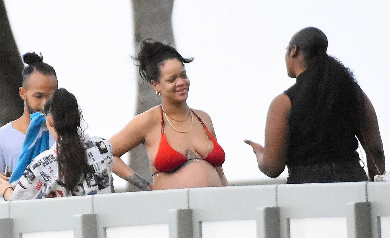 Rihanna 2022 : Rihanna – With boyfriend ASAP Rocky and her Mum on holiday in Barbados-15
