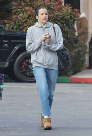 Riley Keough - Stepping out in Los Angeles