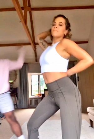 Rita Ora Dances in leggings - Social media
