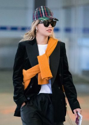 Rita Ora - Heads at Airport in Melbourne