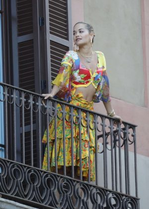 Rita Ora - Posing for her social networks on the balcony in Barcelona