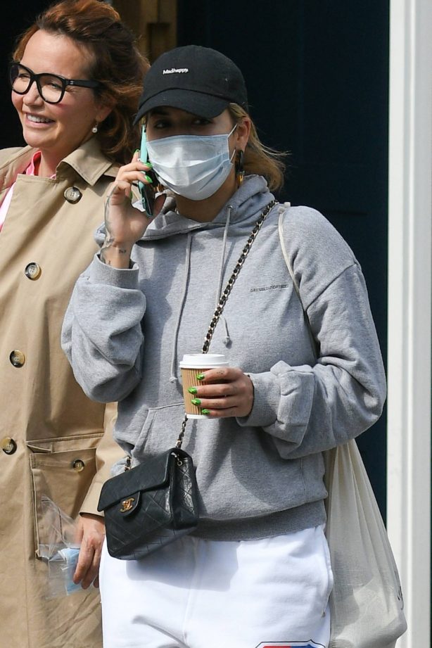 Rita Ora - Wearing mask while shopping in Notting Hill - London