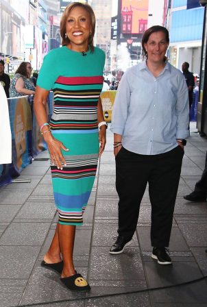 Robin Roberts - Photographed arriving at the Good Morning America in New York