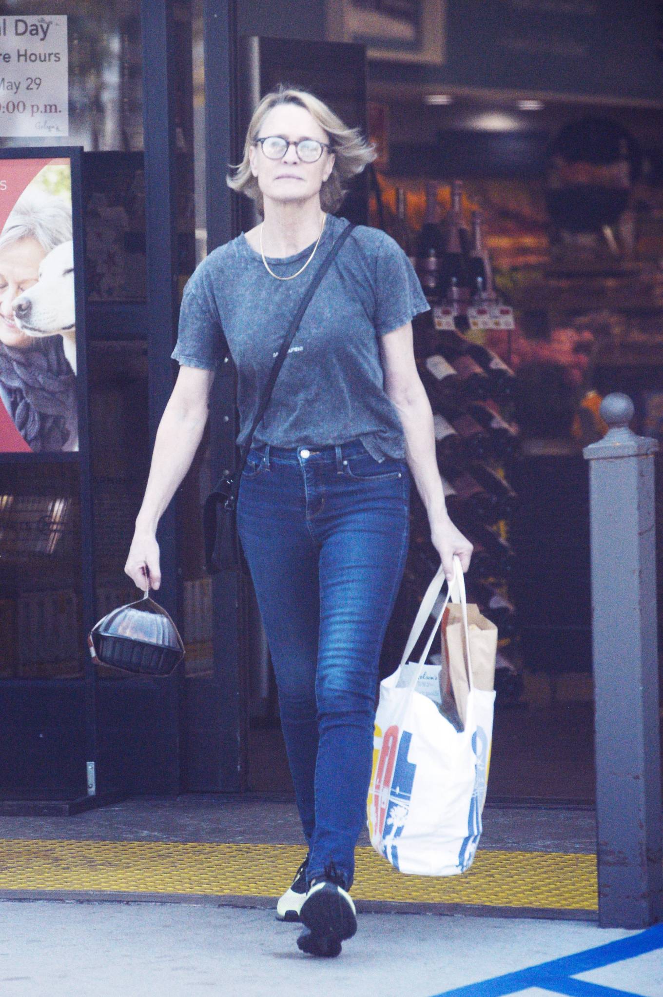 Robin Wright - Is spotted while shopping in Los Angeles