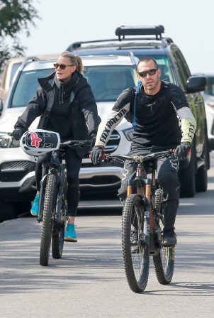 Robin Wright - Seen on a bike ride with her husband Clement Giraudet in Los Angeles