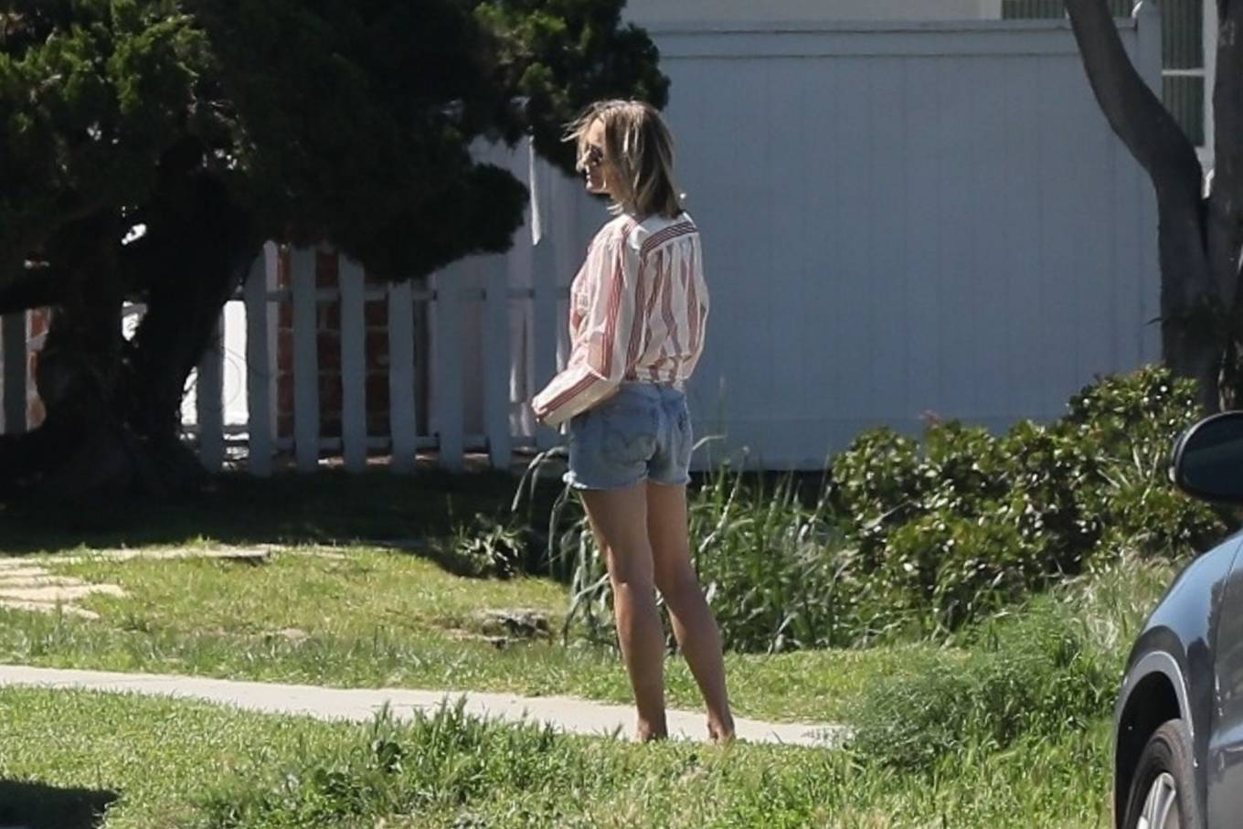 Robin Wright â€“ Seen outside Her Home in Venice Beach