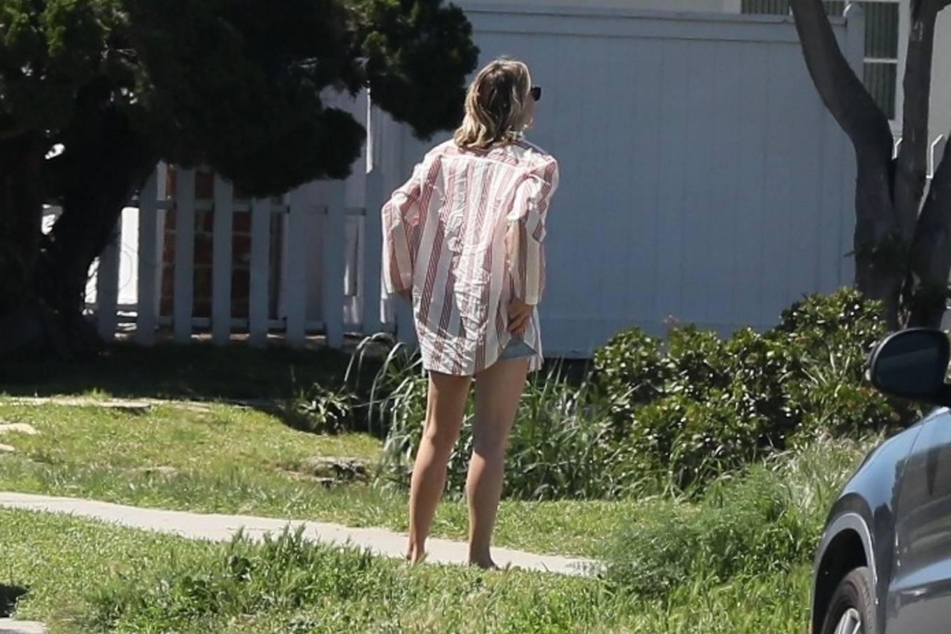 Robin Wright â€“ Seen outside Her Home in Venice Beach