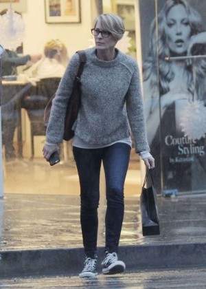 Robin Wright - Shopping in Bentwood