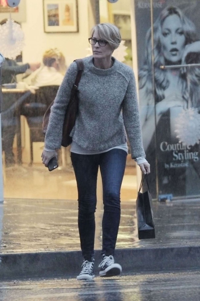 Robin Wright - Shopping in Bentwood