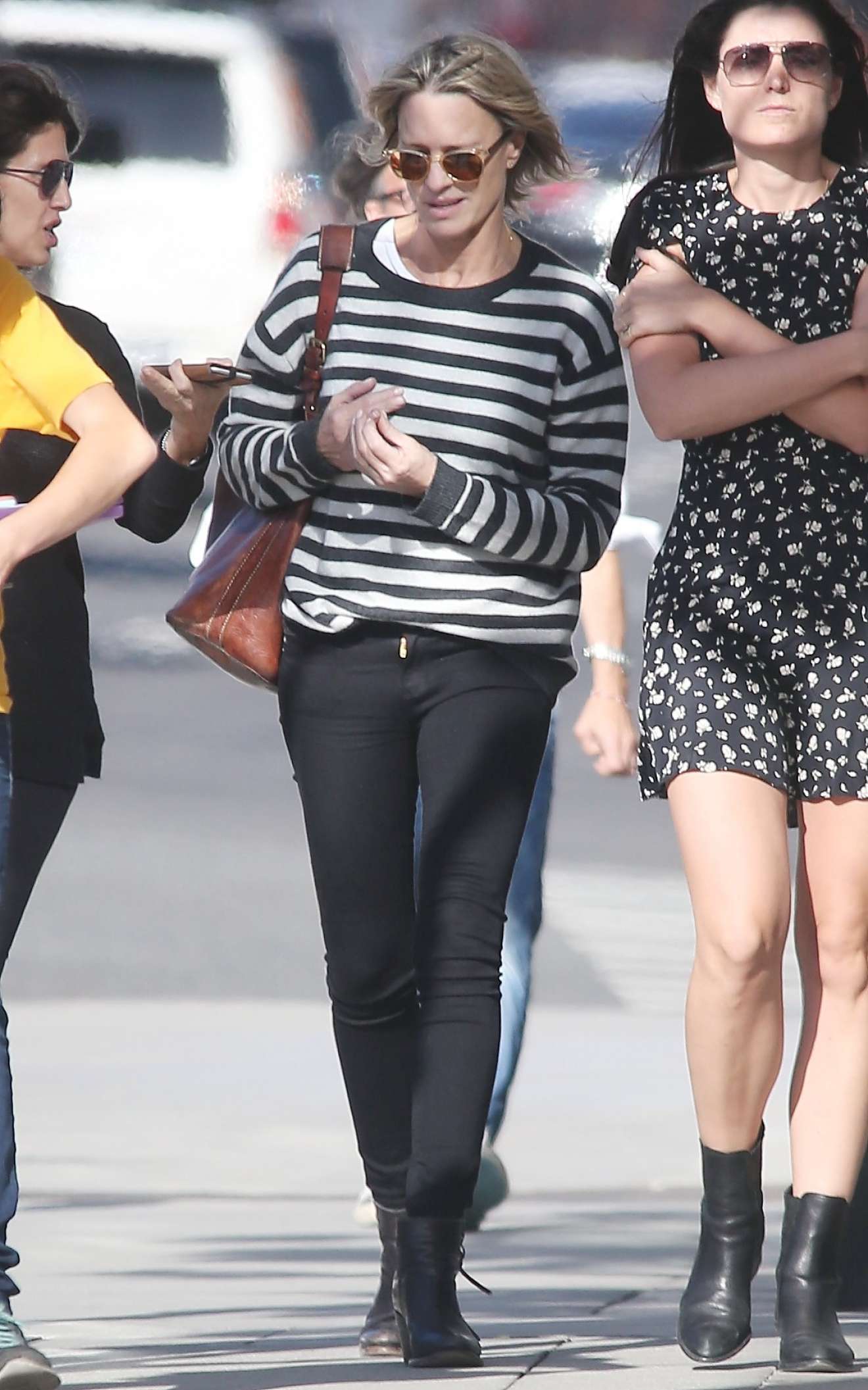 Robin Wright - Walk with her friends in West Hollywood
