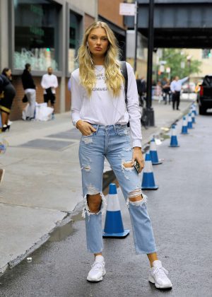 Romee Strijd in Ripped Jeans - Out in New York