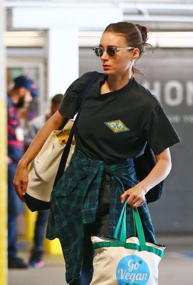 Rooney Mara - Out in Los Angeles