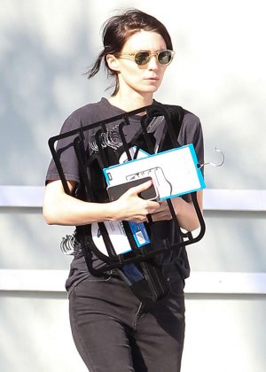 Rooney Mara Shopping at Bed Bath and Beyond in Studio City