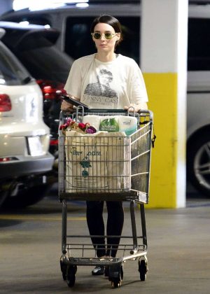 Rooney Mara - Shopping at Health Food Store in Los Angeles