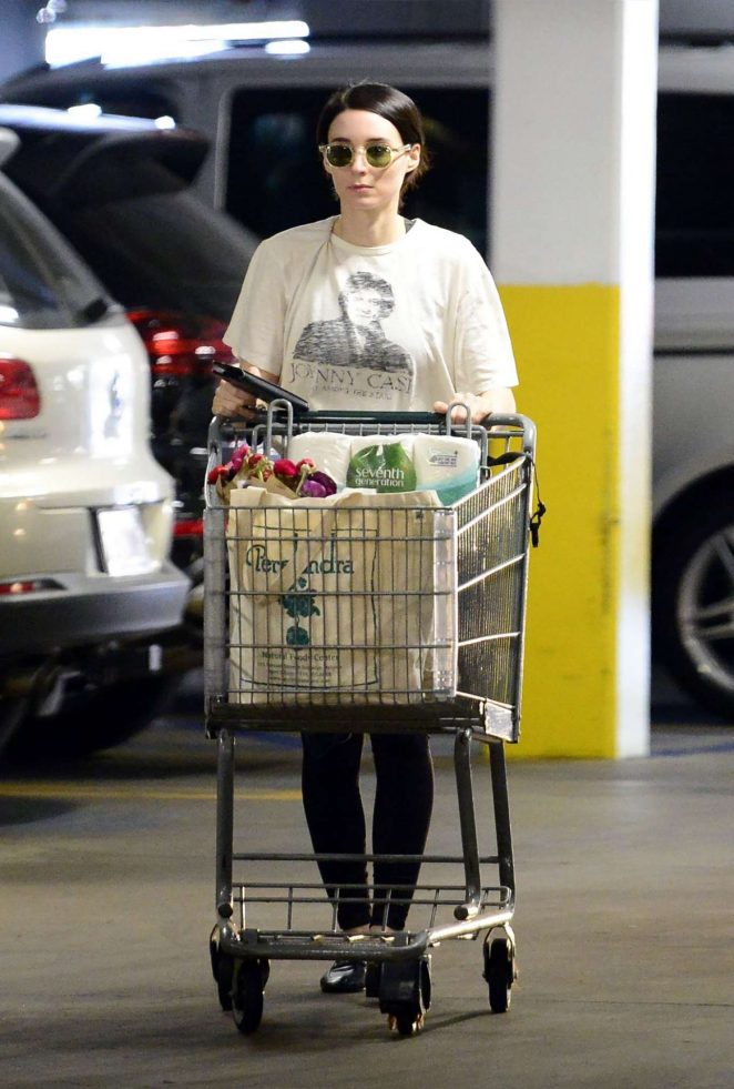 Rooney Mara - Shopping at Health Food Store in Los Angeles