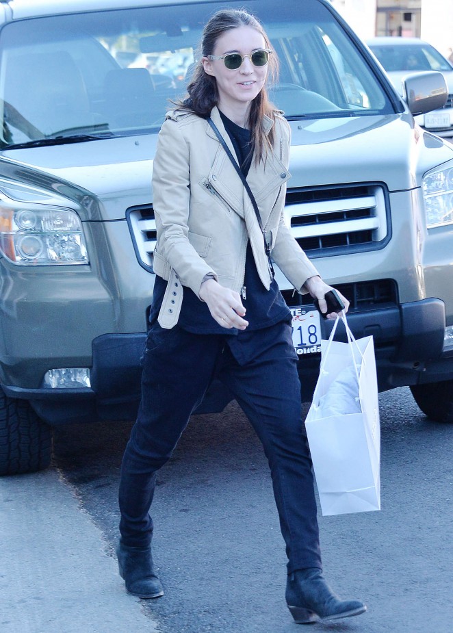 Rooney Mara - Shopping in West Hollywood