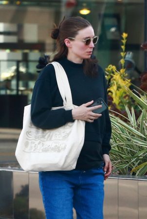 Rooney Mara - Treats herself to a spa day in Los Angeles