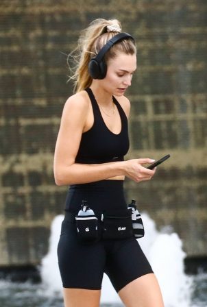 Roosmarijn de Kok in Gym Outfit - Out for a walk in Miami