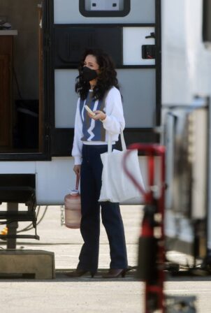 Rose Byrne - on the set Apple TVs Physical season 2 in Los Angeles