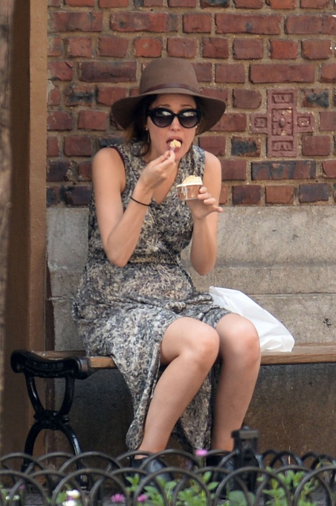 Rose Byrne Out For Ice Cream in NY
