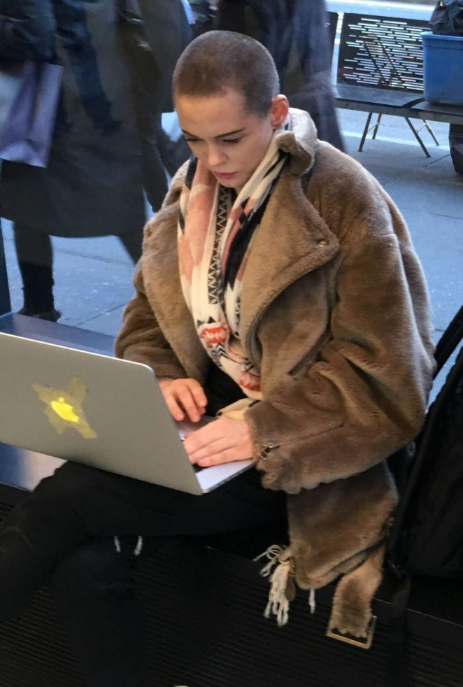 Rose McGowan at the Apple Store in New York