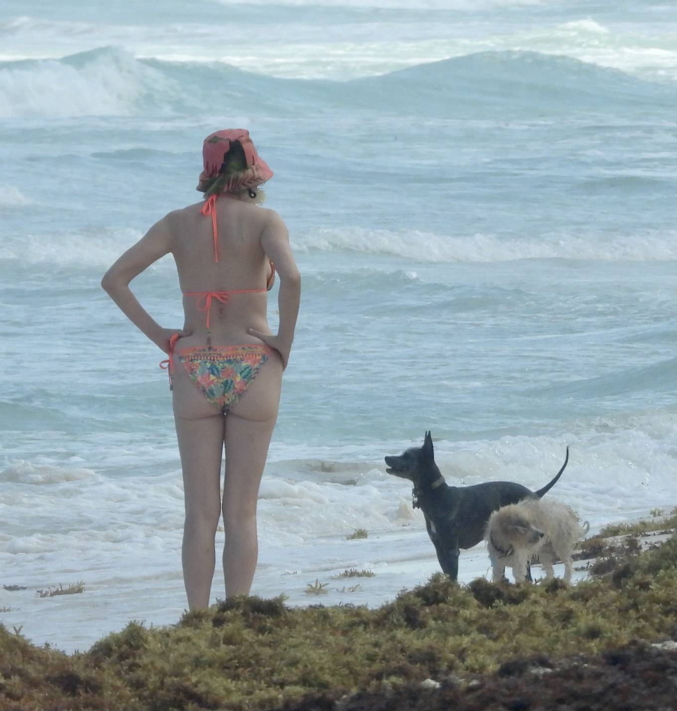 Rose McGowan 2021 : Rose McGowan - In a bikini hits the beach in Tulum-34. 