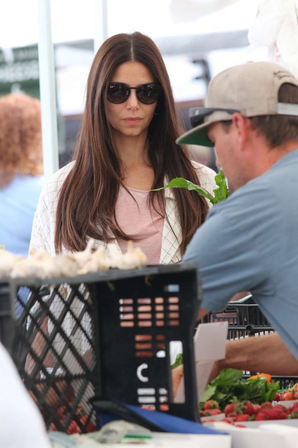 Roselyn Sanchez - Shopping at the farmers market in Los Angeles