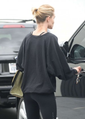 Rosie Huntington Whiteley in Tights at a Gym in West Hollywood