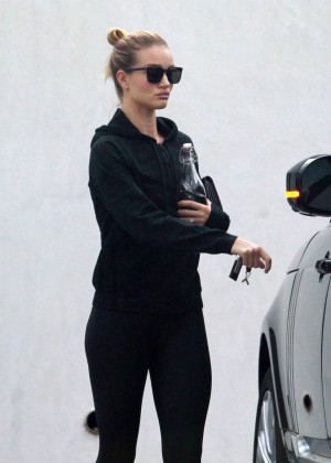 Rosie Huntington Whiteley going to workout at a gym in Los Angeles