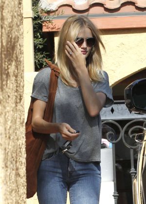 Rosie Huntington Whiteley Leaves a skin care clinic in Los Angeles