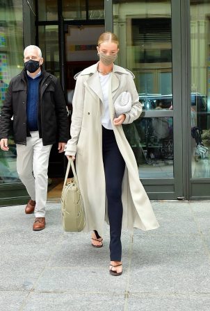 Rosie Huntington-Whiteley - Rocking a fashionable trench coat in New York