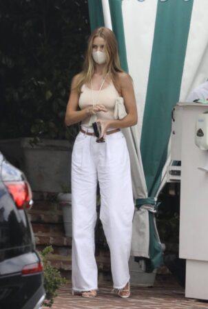 Rosie Huntington-Whiteley - Seen at San Vicente Bungalows in West Holllywood