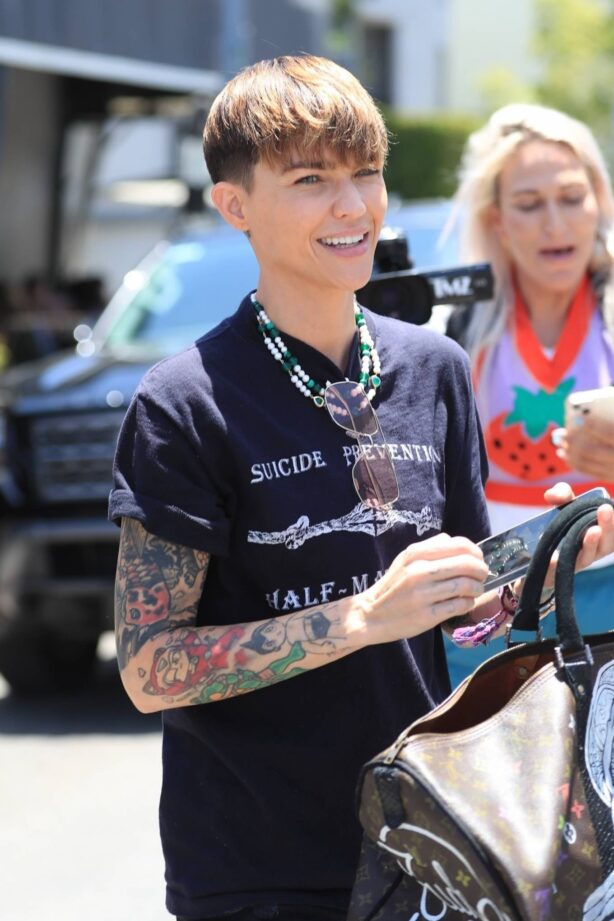 Ruby Rose - Seen with friends at Crossroads in West Hollywood