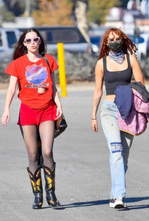 Rumer and Scout Willis - Shopping for vintage clothing at a flea market in Pasadena
