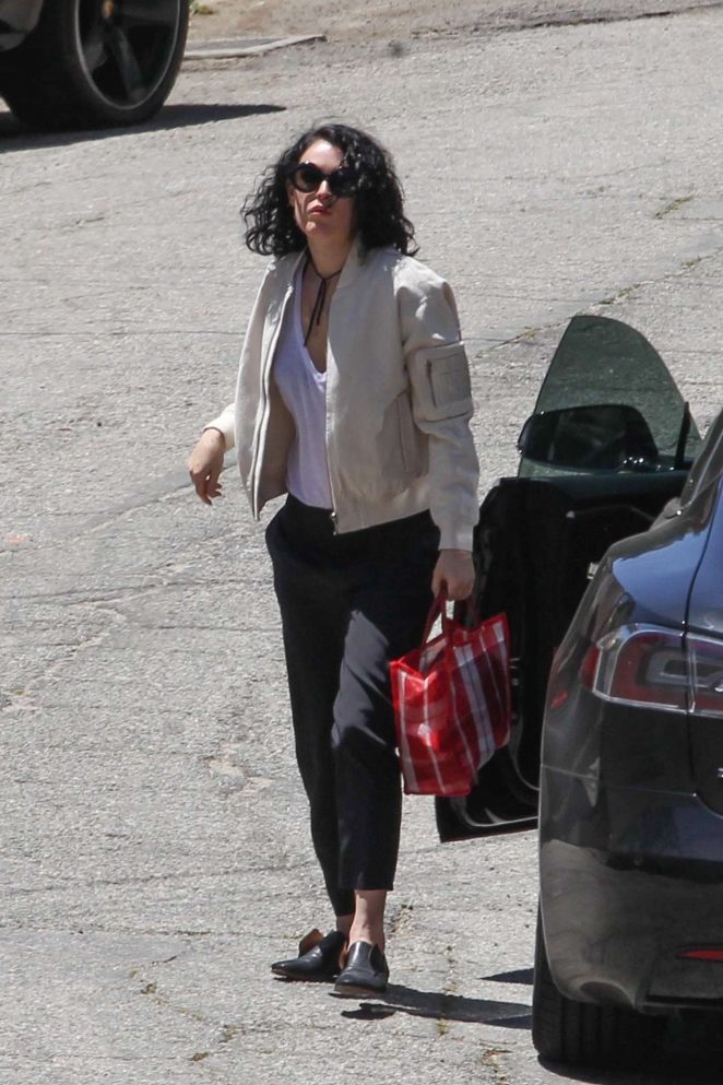 Index of /wp-content/uploads/photos/rumer-willis/arriving-at-her ...