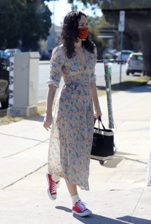 Rumer Willis - In a dress while getting her nails done in Los Angeles