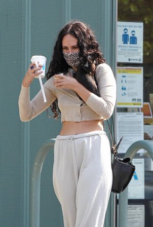Rumer Willis - Out with her new puppy in Los Angeles