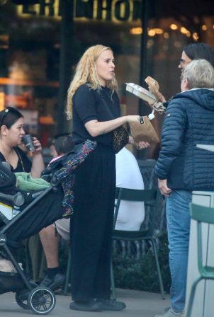 Rumer Willis - Seen on a family outing in Los Angeles
