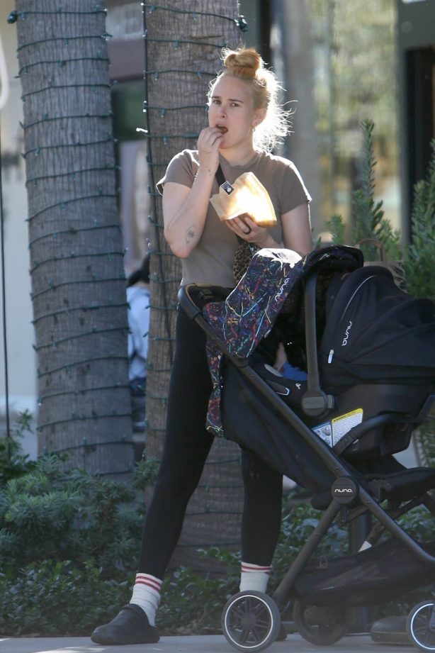 Rumer Willis - Seen with her daughter day after Thanksgiving in Studio City