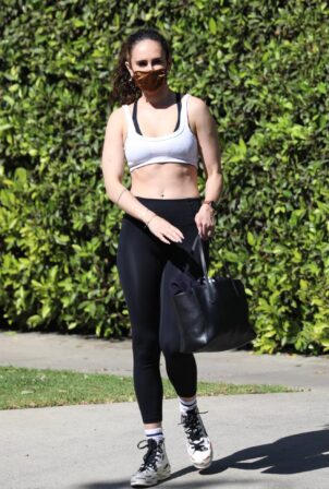 Rumer Willis - Shows her abs after gym in West Hollywood