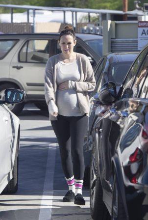 Rumer Willis - Walks out of a hospital in Culver City